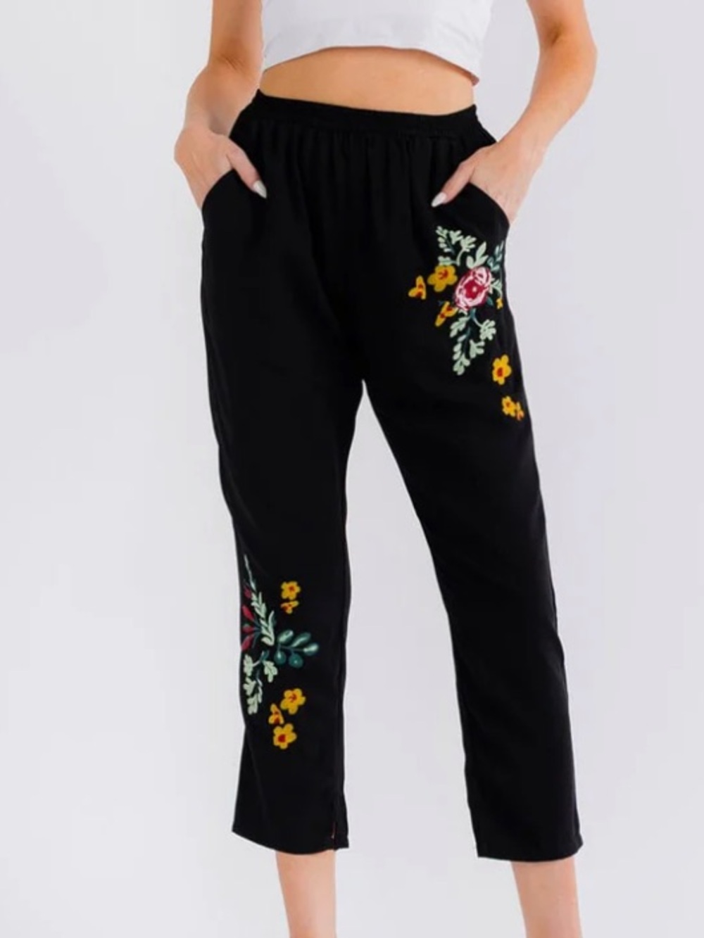 Boho NWT Embroidered Floral Cropped Black Pants size S-M-L
